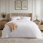 Quilts Queen Size - Bright White Bedspread Queen Size & Lightweight Comforter, Modern Coverlet with Clover Pattern, Ultra Soft All-Season Bedding, 90 x 96 Inches | Stitch-Free Quilting, Lightweight, Summer Bedding Set, Machine Washable, Pet-Friend